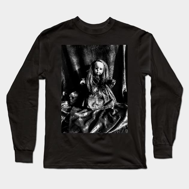 creepy  doll in black and white Long Sleeve T-Shirt by cjeff13